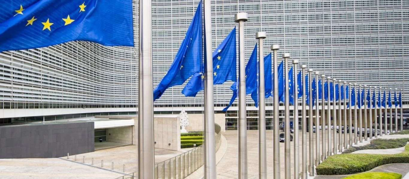 Κομισιόν: «Όποιο κράτος επιθυμεί στο μέλλον να ενταχθεί στην ΕΕ να επιβάλει τις ευρωπαϊκές κυρώσεις στη Ρωσία»